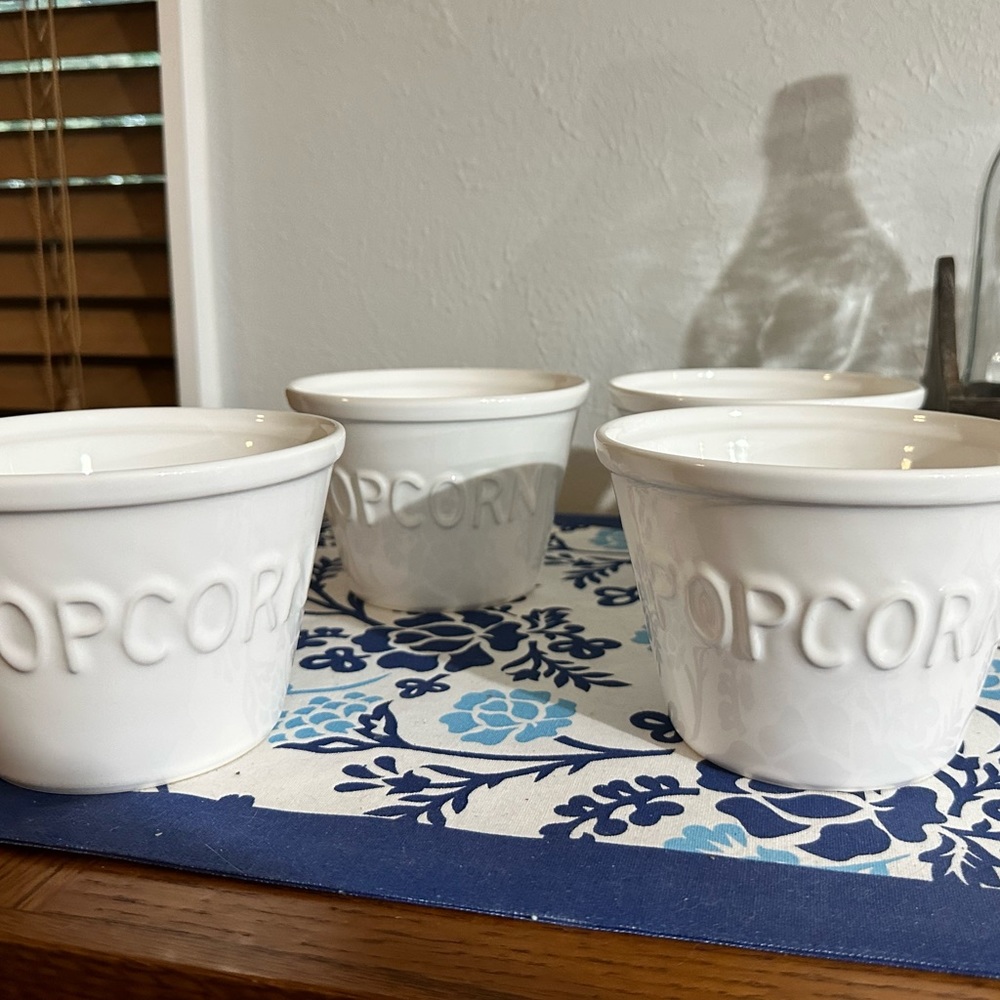 Crate and Barrel set of 4 popcorn bowls, circa 2000